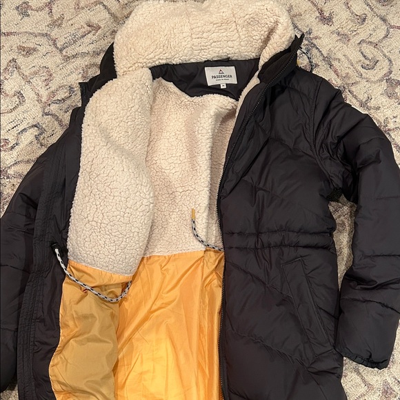 Passenger Kinsey Recycled Jacket - Quilted Coat with sherpa Cream Lining - Picture 2 of 2